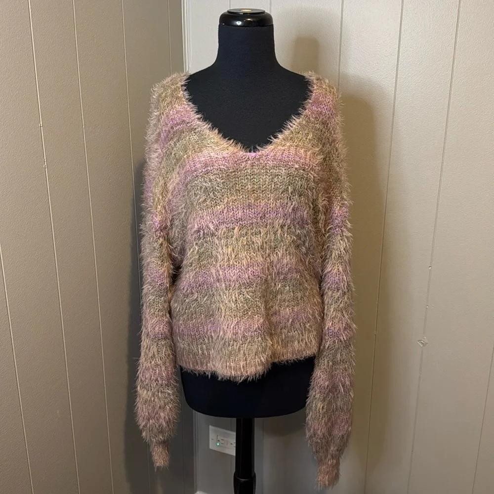 NWT Free People Women’s Medium V Neck Sweater Fuzzy Fringe Knit Comfy Cozy